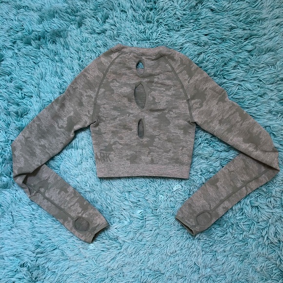 Gymshark green camo seamless long sleeve crop top - Picture 4 of 4